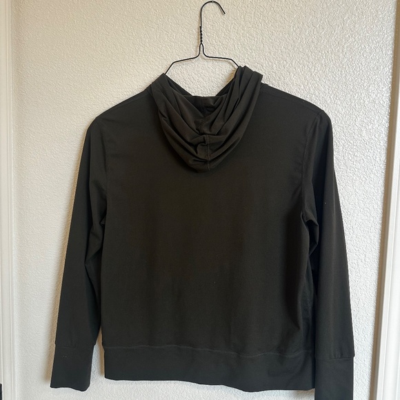 vuori women's size medium pullover - Picture 3 of 5